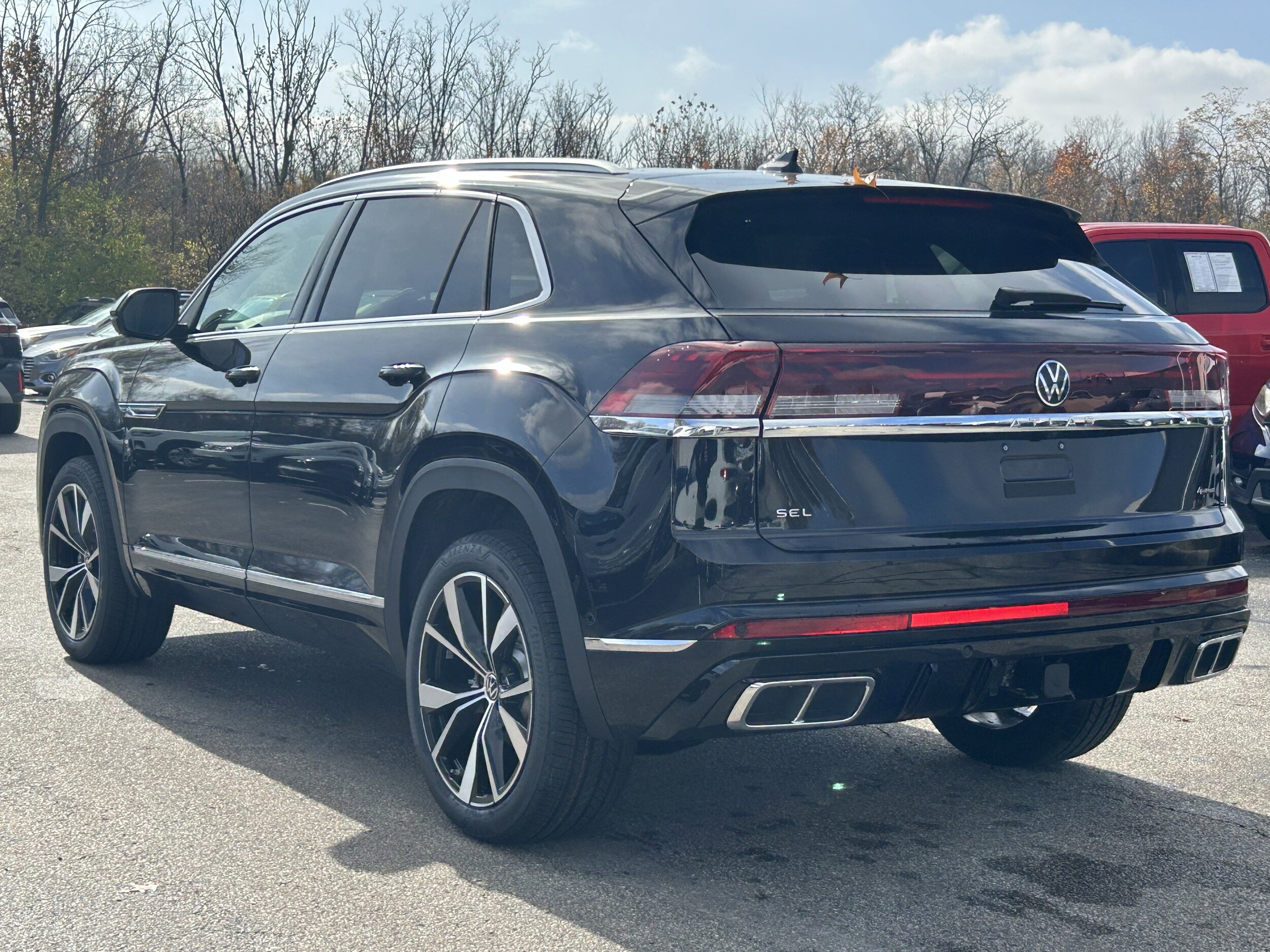 2026 Volkswagen Atlas Cross Sport SEL Premium R-Line photo 4