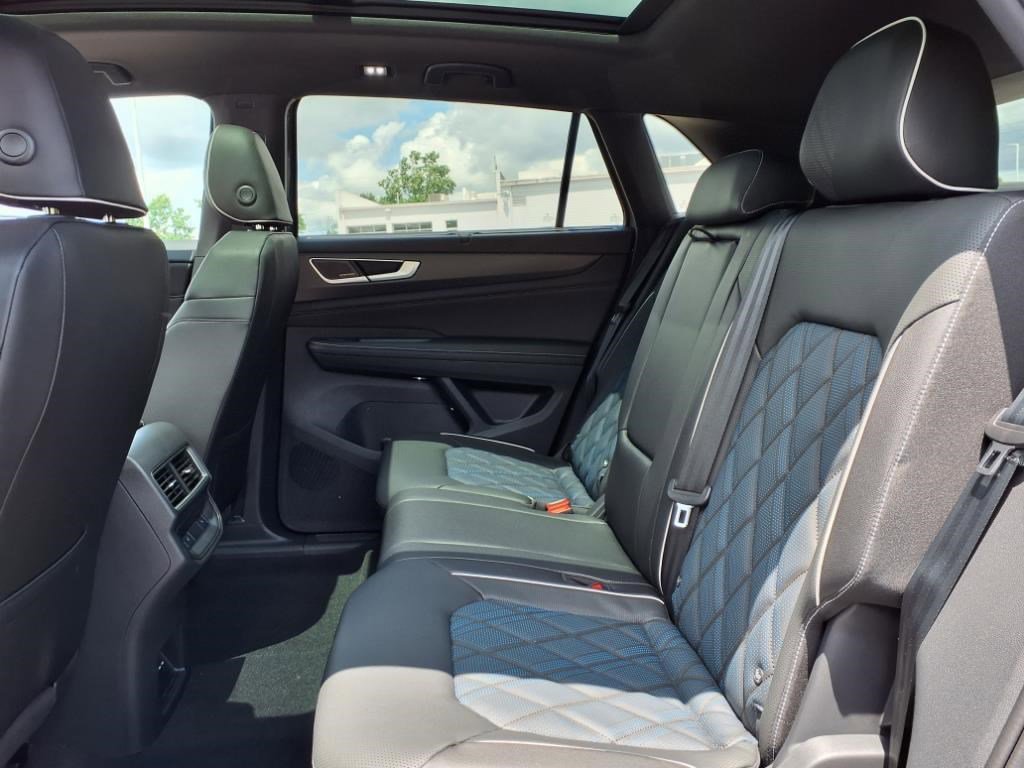 2025 Volkswagen Atlas Cross Sport SEL Premium R-LINE - Photo 10