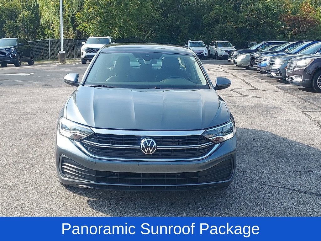Used 2024 Volkswagen Jetta 1.5T SE Sedan