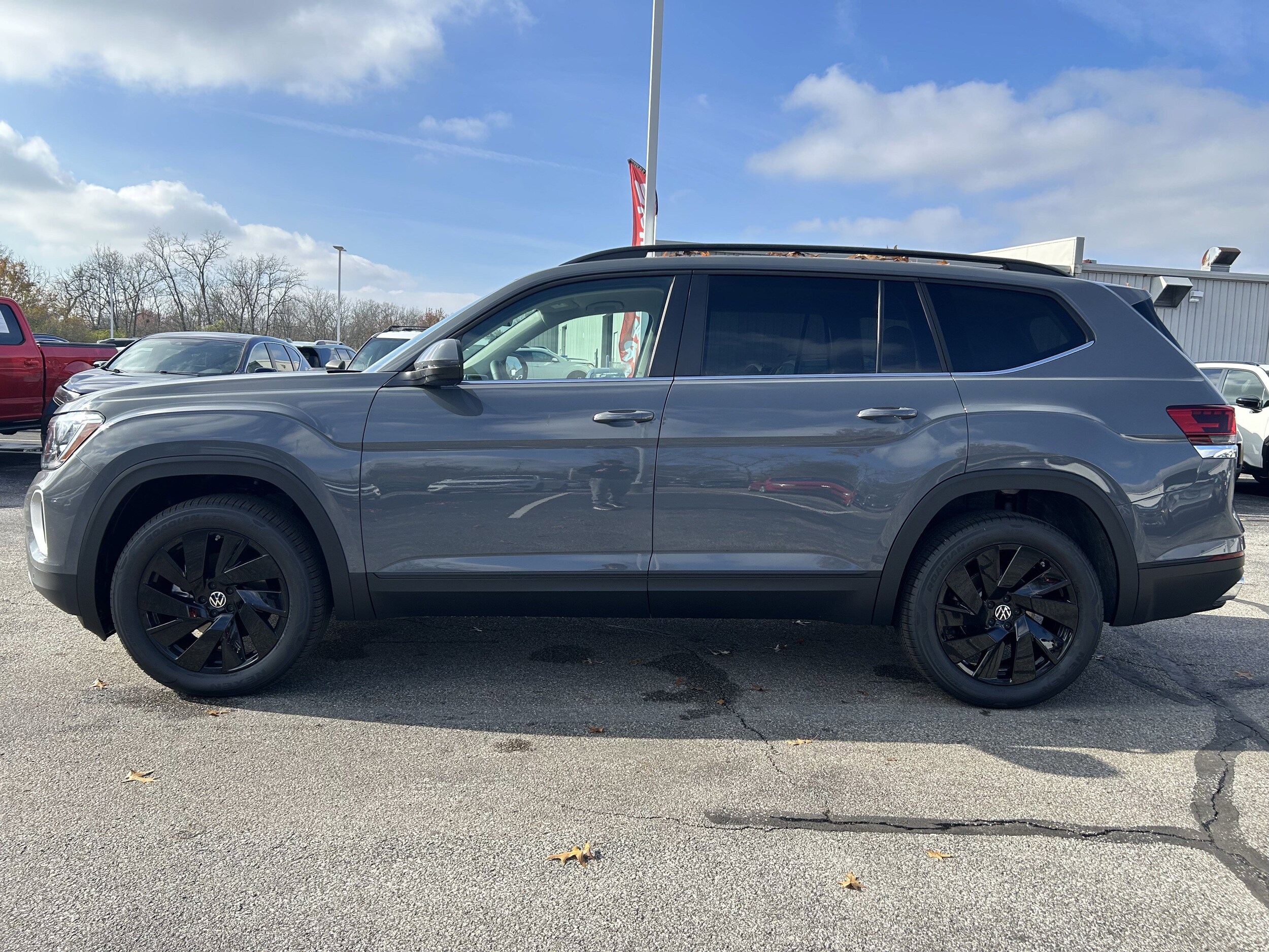 2026 Volkswagen Atlas SE Technology photo 3