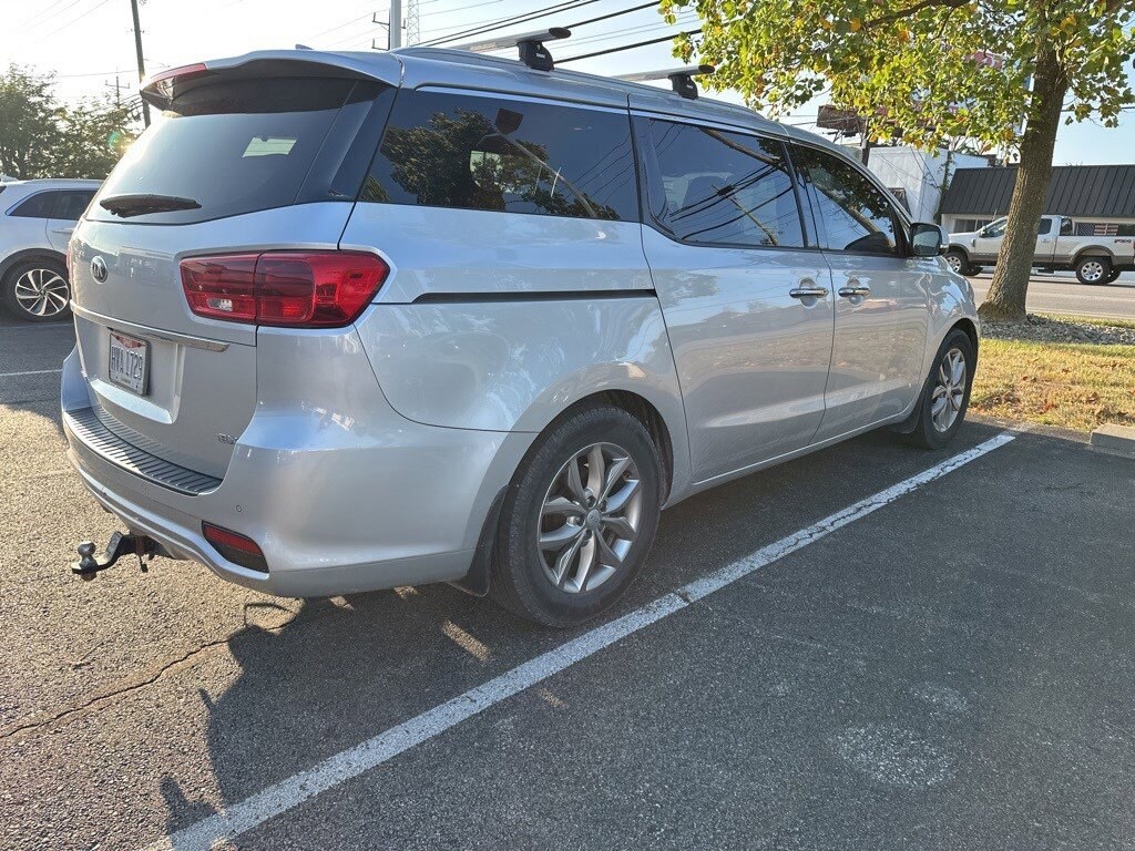 2019 Kia Sedona EX photo 2