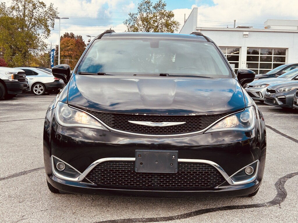 Used 2017 Chrysler Pacifica Touring-L Van