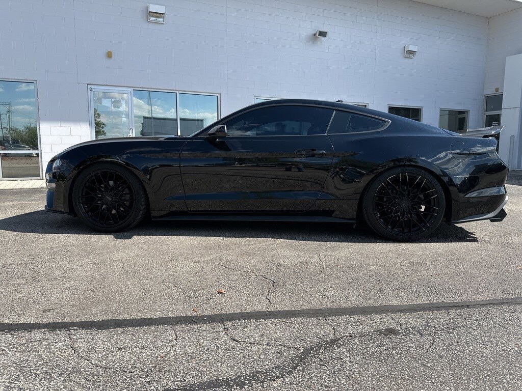 2020 Ford Mustang EcoBoost photo 3