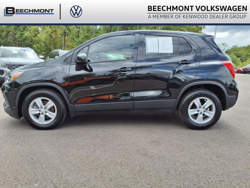 2022 Chevrolet Trax LS photo 3