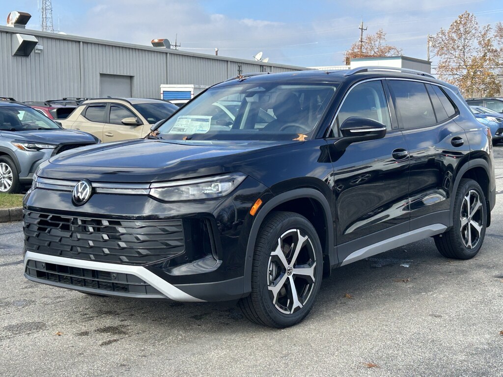 New 2025 Volkswagen Tiguan 2.0T SE SUV