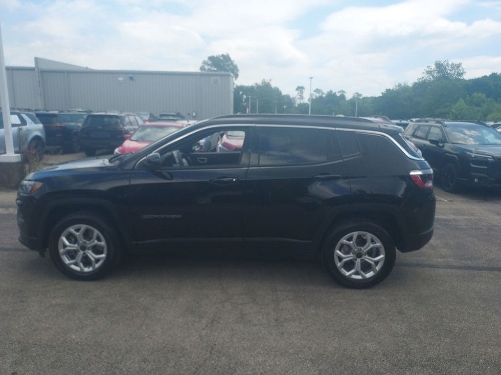 Used 2025 Jeep Compass Latitude SUV