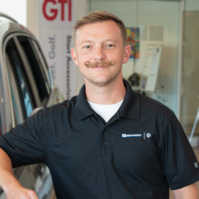 Staff member Mike Wilson from ID_889aca85b956