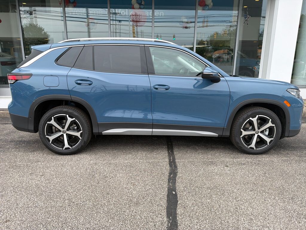 New 2026 Volkswagen Tiguan 2.0T SE SUV