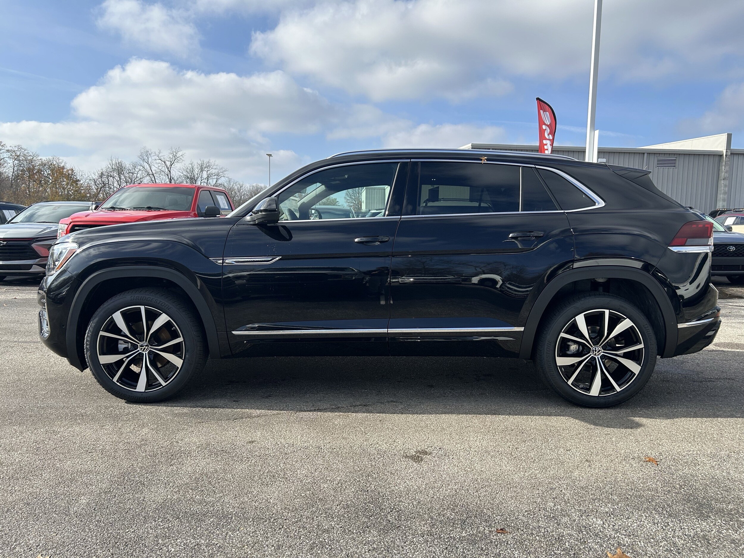 2026 Volkswagen Atlas Cross Sport SEL Premium R-Line photo 3