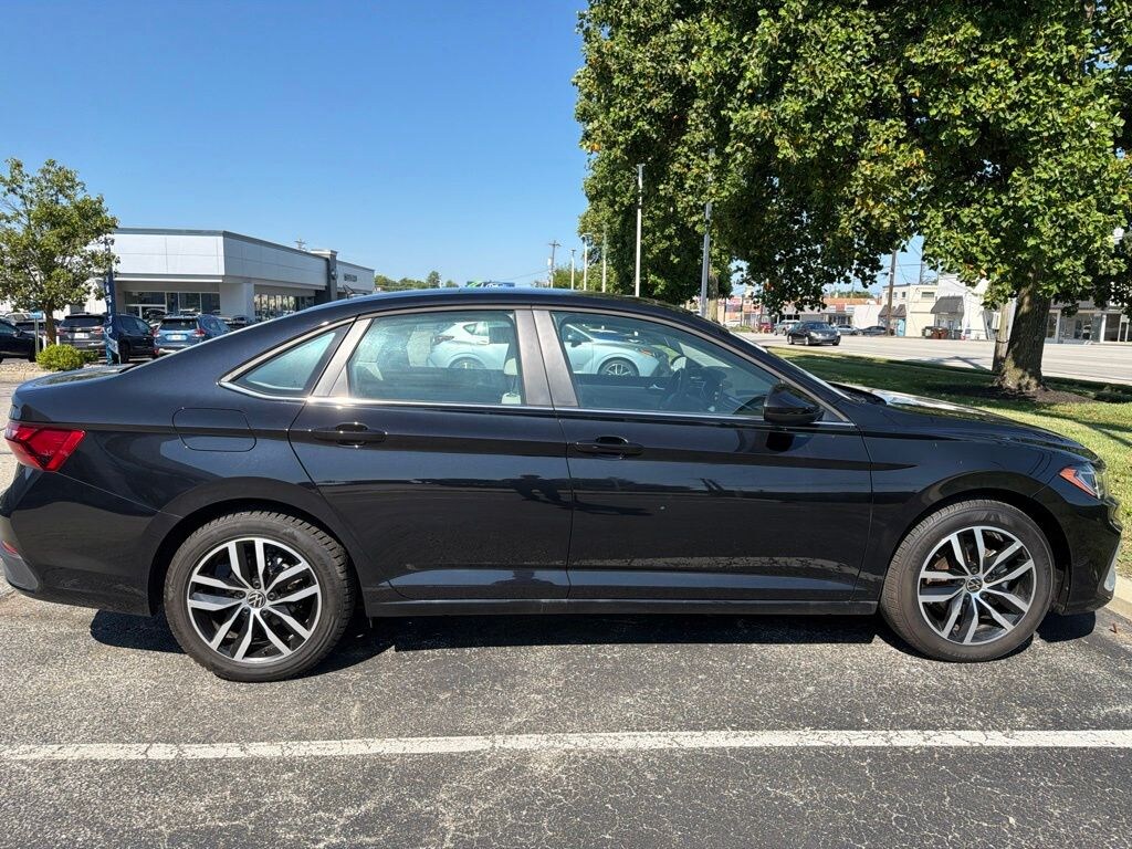 Used 2025 Volkswagen Jetta 1.5T SE Sedan