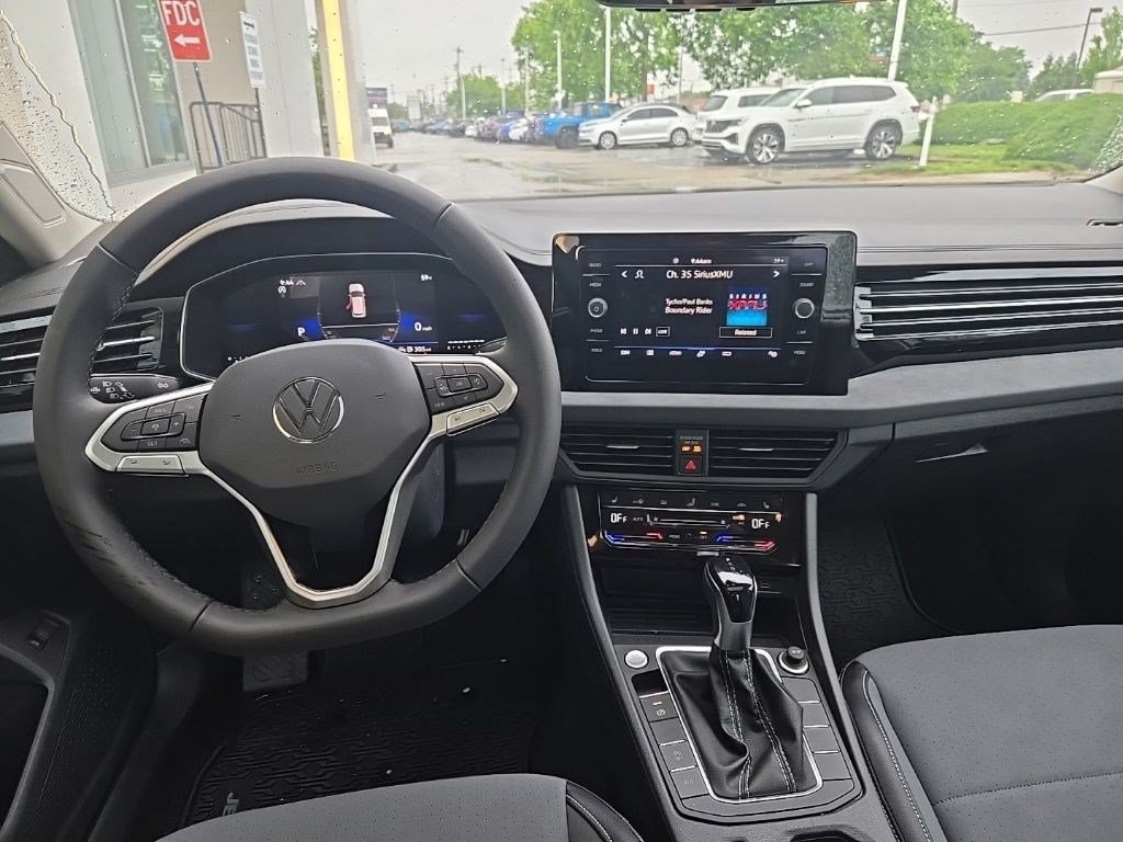 2026 Volkswagen Jetta SE - Photo 8