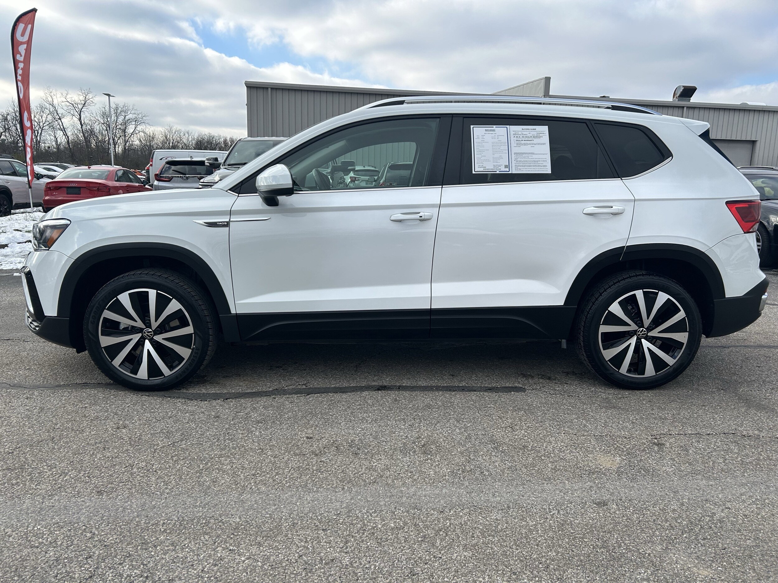 2024 Volkswagen Taos SE photo 2