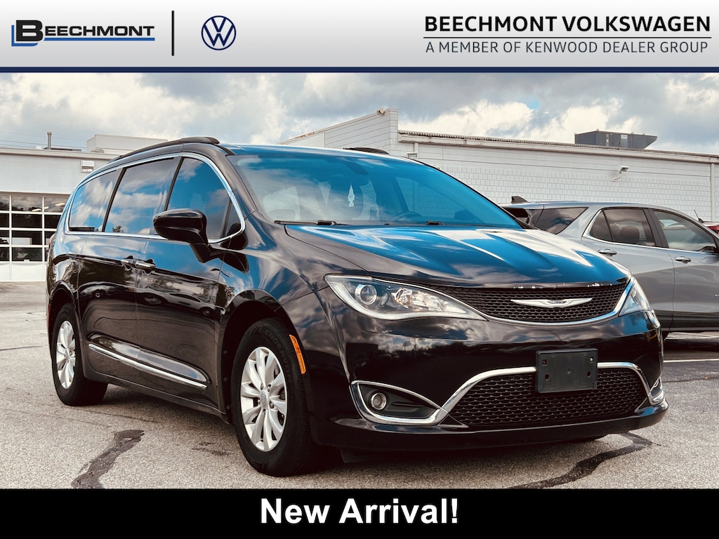 Used 2017 Chrysler Pacifica Touring-L Van