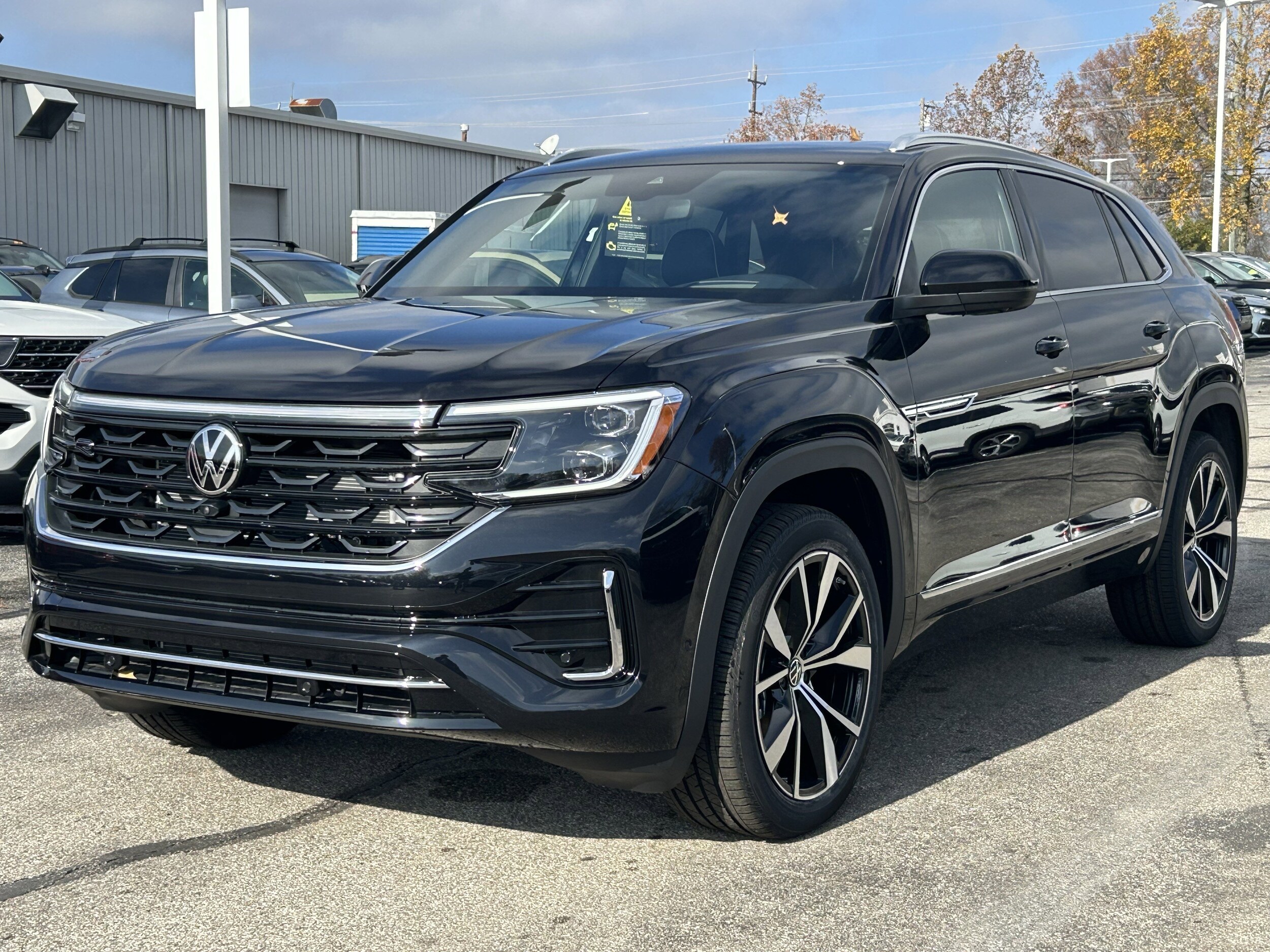 2026 Volkswagen Atlas Cross Sport SEL Premium R-Line photo 3