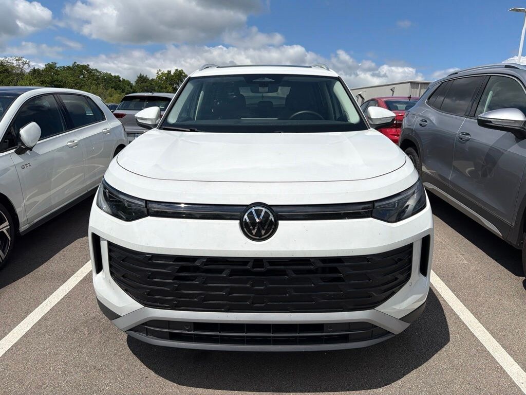 Used 2025 Volkswagen Tiguan 2.0T SE SUV