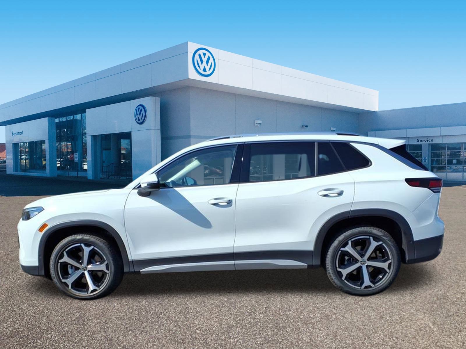 2025 Volkswagen Tiguan SE photo 3