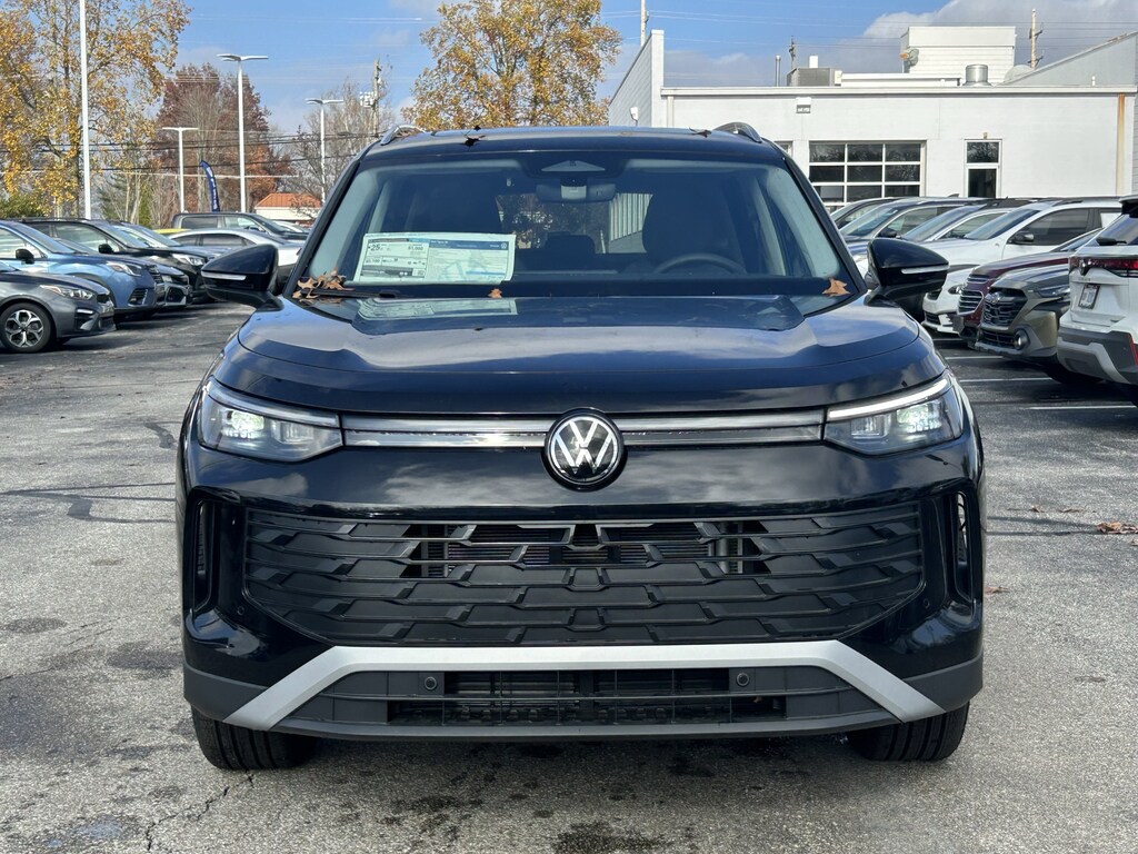 New 2025 Volkswagen Tiguan 2.0T SE SUV