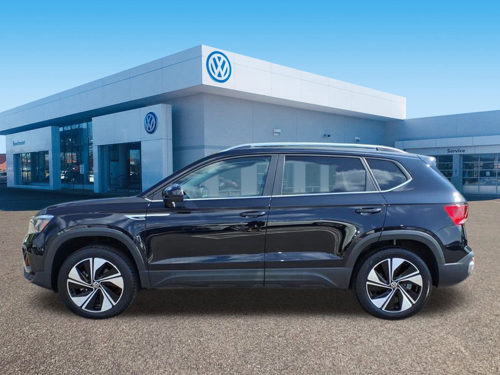 2024 Volkswagen Taos SE photo 3
