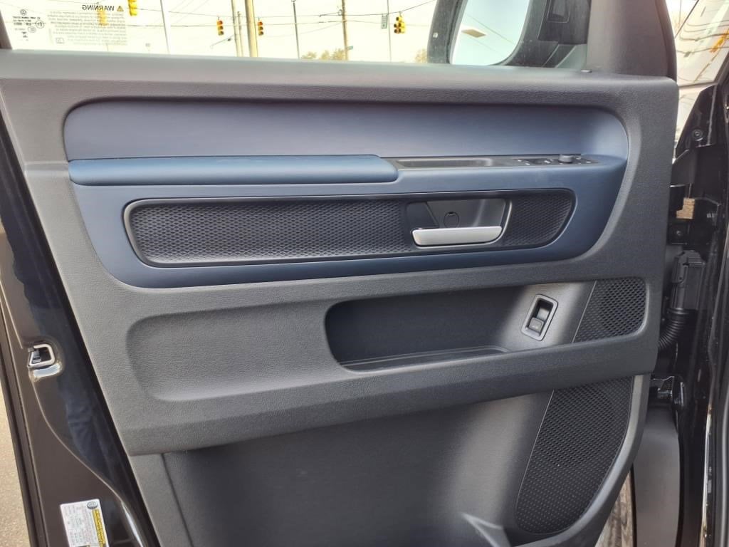 2025 Volkswagen ID. Buzz PRO S - Photo 12