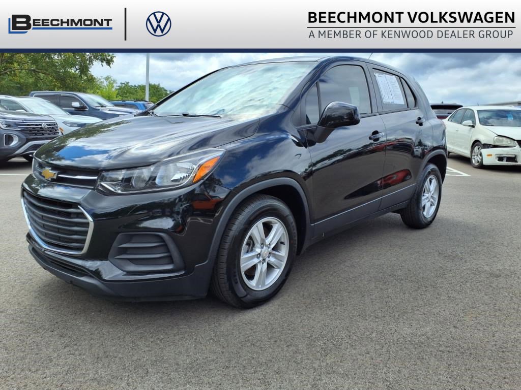 2022 Chevrolet Trax LS photo 2