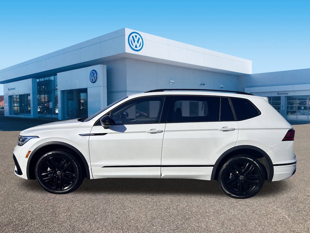 Certified 2022 Volkswagen Tiguan 2.0T SE R-Line Black SUV