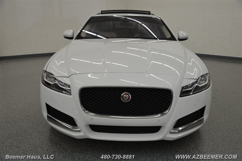 2020 Jaguar XF 25t Premium photo 4