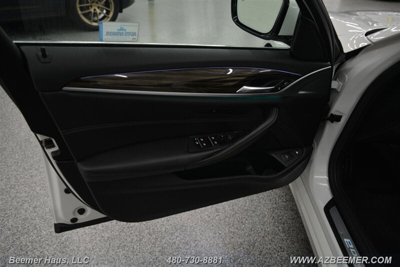 2018 BMW 5 Series 530e - Photo 42