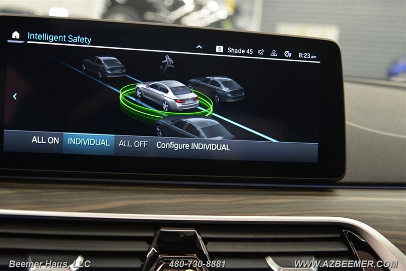 2022 BMW 5 Series 530e - Photo 40