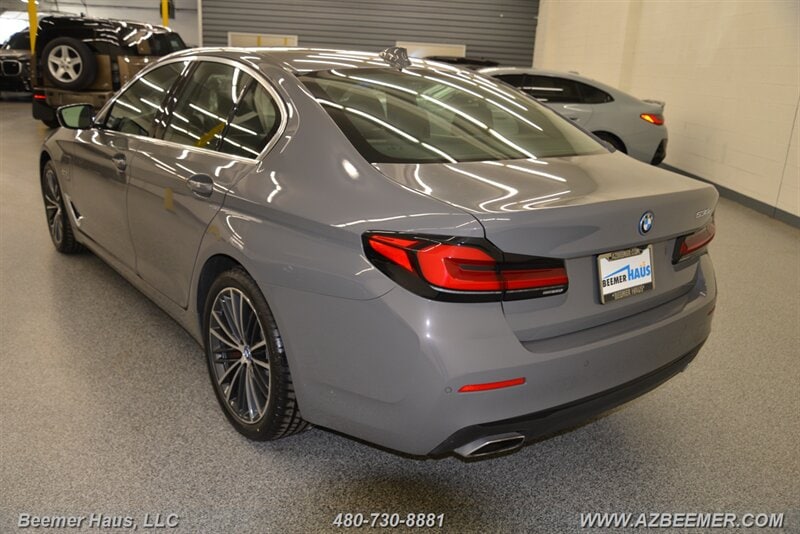 2022 BMW 5 Series 530e - Photo 15