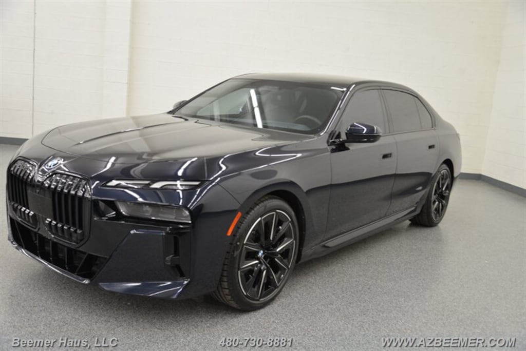 Used 2023 BMW i7 xDrive60 Rear Seat Entertainment system Sedan