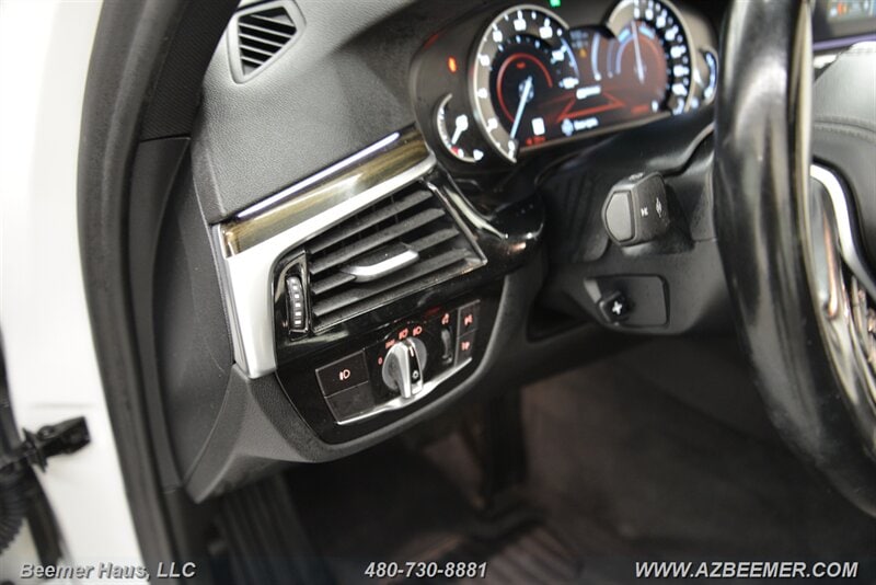 2018 BMW 5 Series 530e - Photo 31