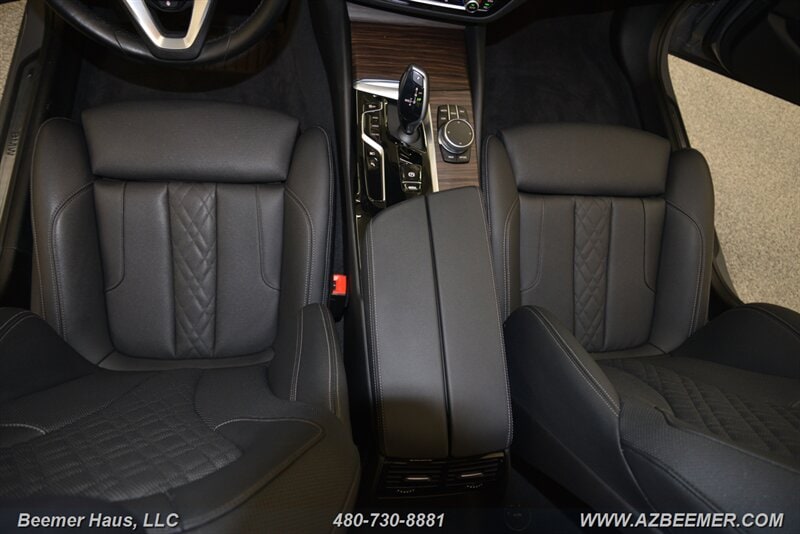 2022 BMW 5 Series 530e - Photo 24