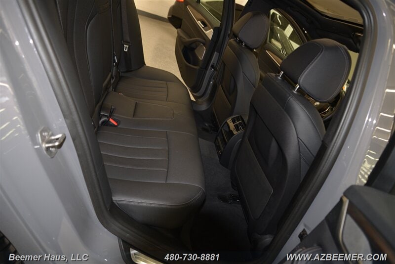 2022 BMW 5 Series 530e - Photo 29