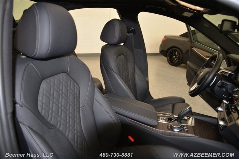 2022 BMW 5 Series 530e - Photo 27