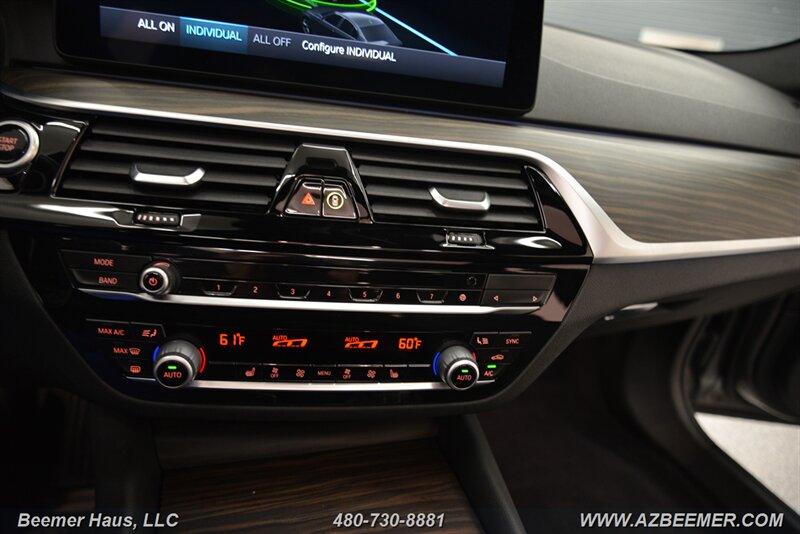2022 BMW 5 Series 530e - Photo 41