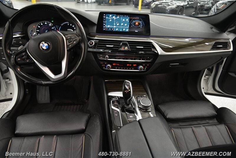 2018 BMW 5 Series 530e - Photo 19