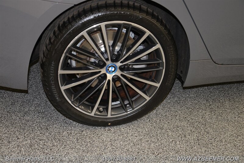 2022 BMW 5 Series 530e - Photo 51