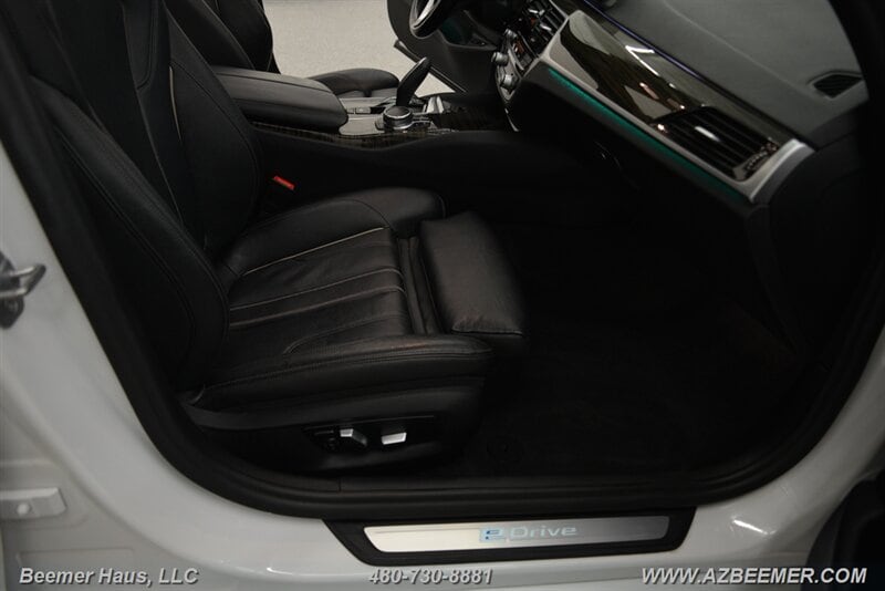 2018 BMW 5 Series 530e - Photo 24