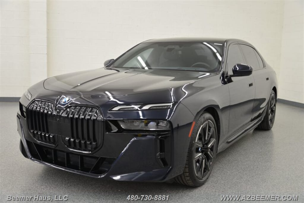Used 2023 BMW i7 xDrive60 Rear Seat Entertainment system Sedan