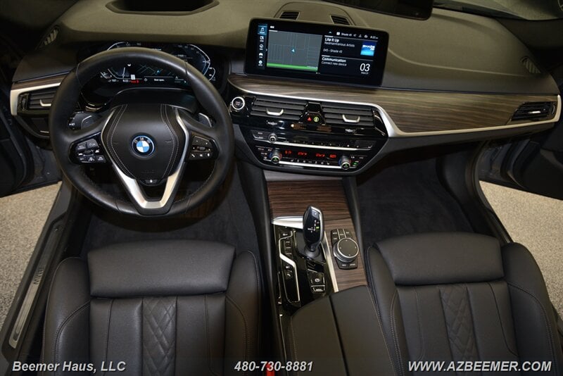 2022 BMW 5 Series 530e - Photo 23