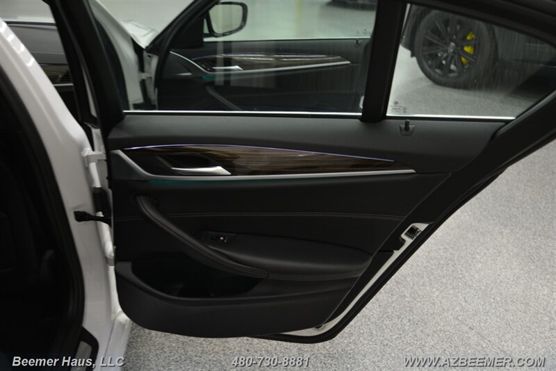 2018 BMW 5 Series 530e - Photo 44