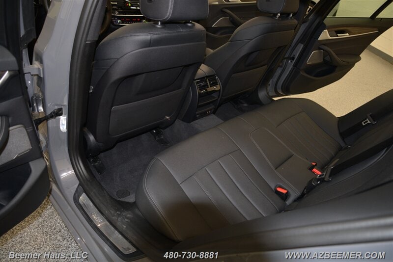 2022 BMW 5 Series 530e - Photo 31