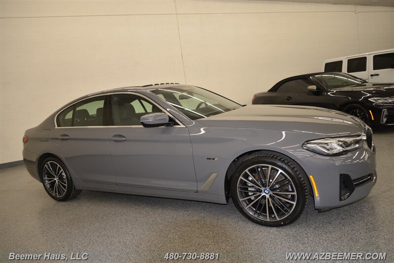 2022 BMW 5 Series 530e - Photo 10