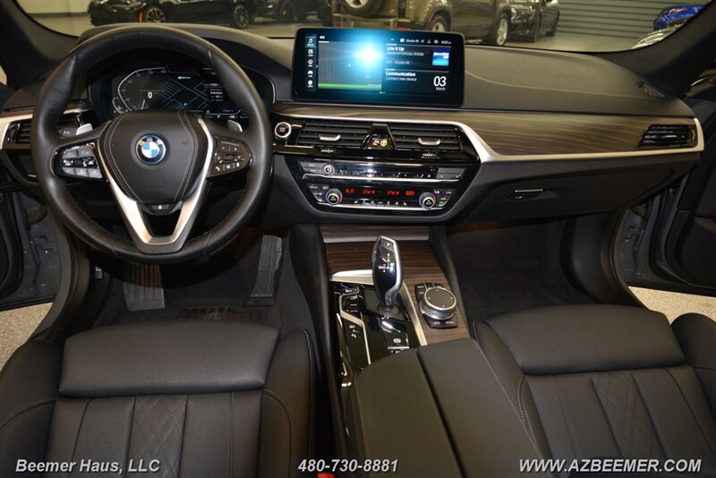 2022 BMW 5 Series 530e - Photo 21