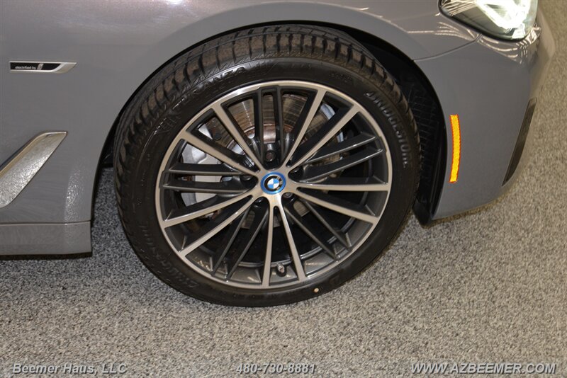 2022 BMW 5 Series 530e - Photo 52