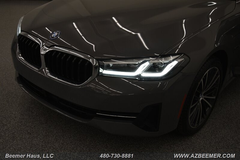 2022 BMW 5 Series 530e - Photo 55