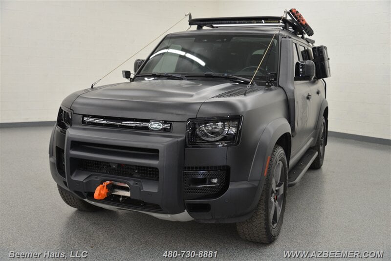 2023 Land Rover Defender SE