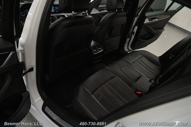 2018 BMW 5 Series 530e - Photo 30