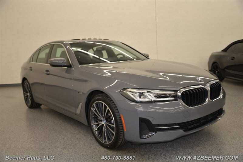 2022 BMW 5 Series 530e - Photo 9