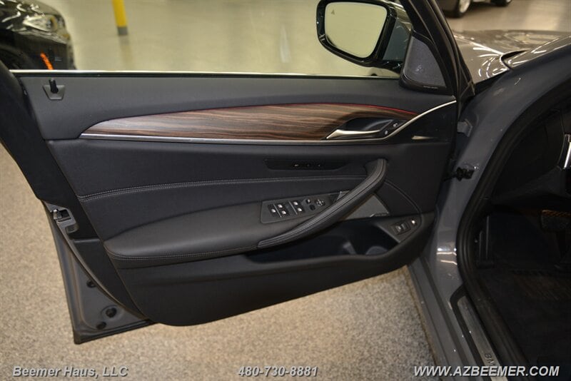 2022 BMW 5 Series 530e - Photo 45